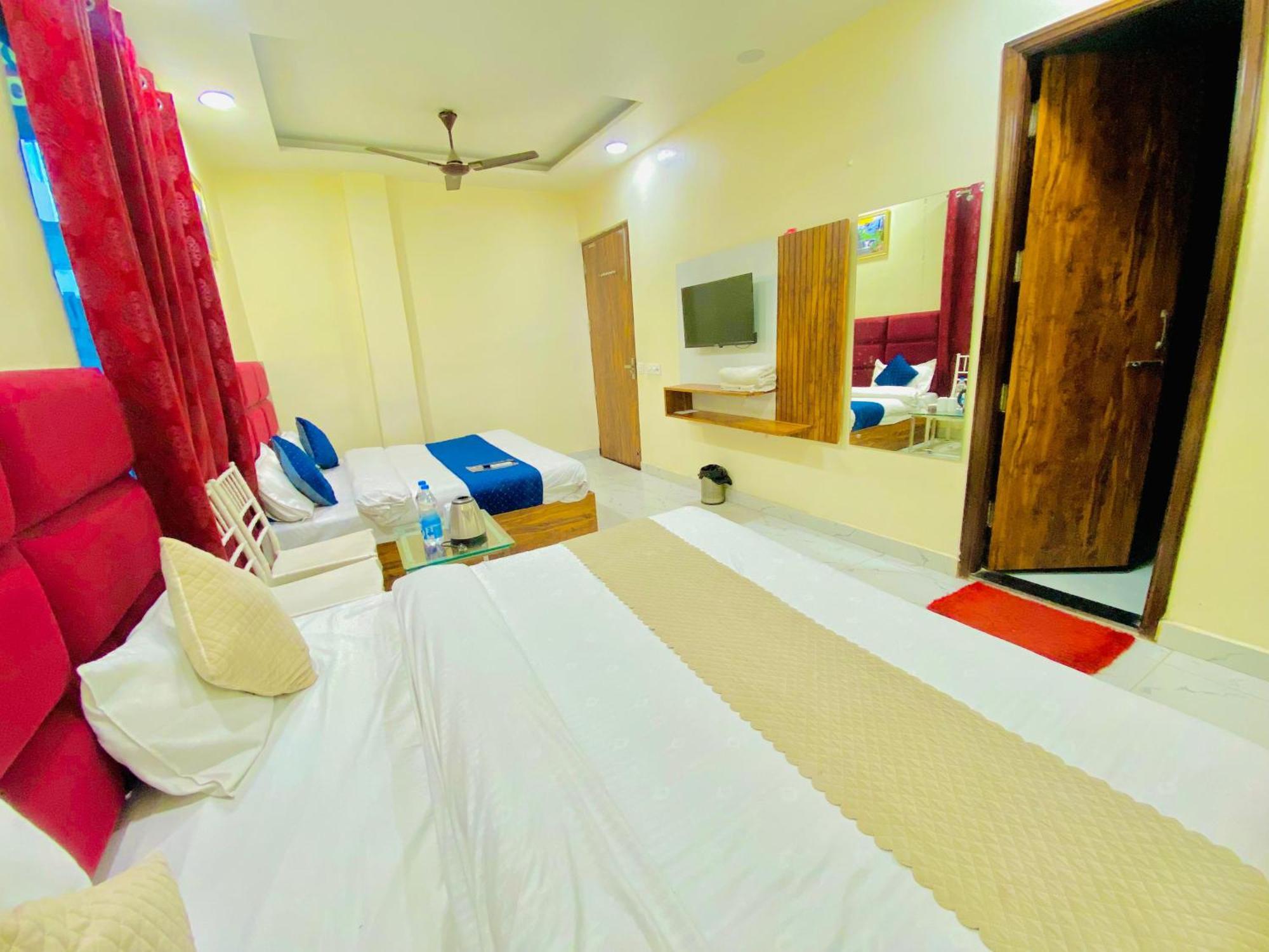 Hotel Holiday First 300 Meter From Golden Temple Amritsar Exterior foto